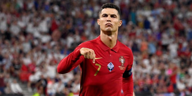 Lương Của Cầu Thủ Ronaldo Tại Các Đội Tuyển Là Bao Nhiêu?
